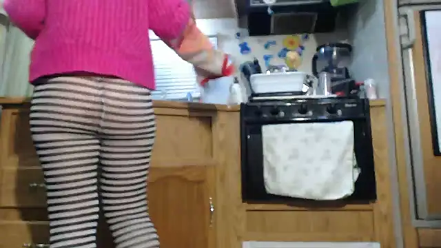 Snapshot of sexyinpantyhose chatting on 12/07/24, 08:44 sexyinpantyhose online show from 12/07/24, 08:44