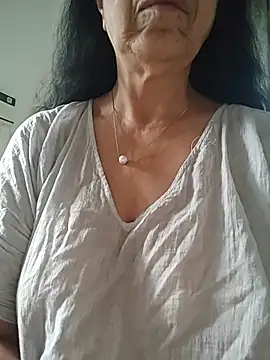Snapshot of Susannemilf chatting on 05/14/26, 02:40 Susannemilf online show from 05/14/26, 02:40