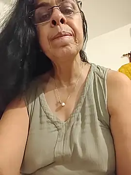 Snapshot of Susannemilf chatting on 05/16/26, 03:22 Susannemilf online show from 05/16/26, 03:22