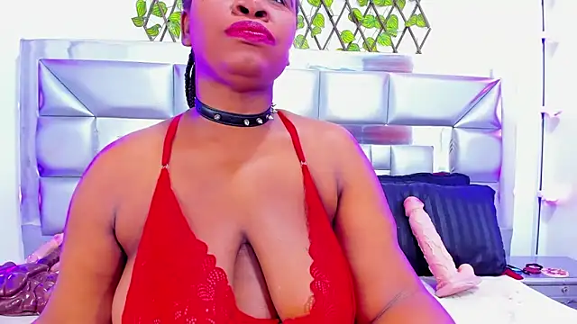 Snapshot of SweeT_Ebonyyx chatting on 10/12/25, 02:21 SweeT Ebonyyx online show from 10/12/25, 02:21