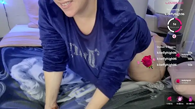 Snapshot of julimonroe chatting on 01/23/25, 03:37 julimonroe online show from 01/23/25, 03:37