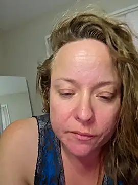 Snapshot of julimonroe chatting on 03/01/25, 01:00 julimonroe online show from 03/01/25, 01:00