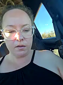 Snapshot of julimonroe chatting on 03/18/25, 03:10 julimonroe online show from 03/18/25, 03:10