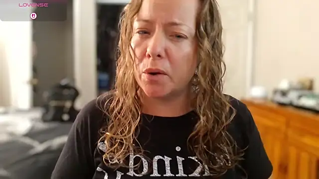 Snapshot of julimonroe chatting on 09/09/25, 03:00 julimonroe online show from 09/09/25, 03:00