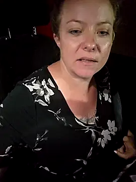 Snapshot of julimonroe chatting on 09/18/25, 03:41 julimonroe online show from 09/18/25, 03:41