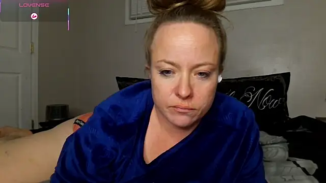 julimonroe online show from 12/15/25, 03:11