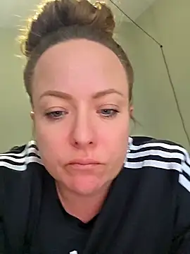 julimonroe online show from 03/22/26, 10:24