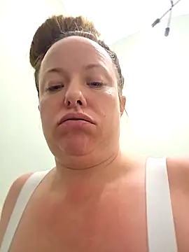 julimonroe online show from 04/15/26, 07:58