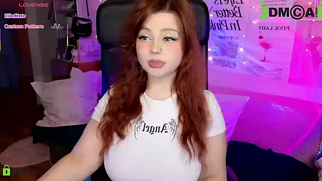 Snapshot of StellaMilla chatting on 06/21/26, 10:45 StellaMilla online show from 06/21/26, 10:45