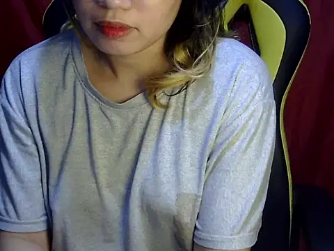    zurIII09  online show from 03/21/25, 10:39