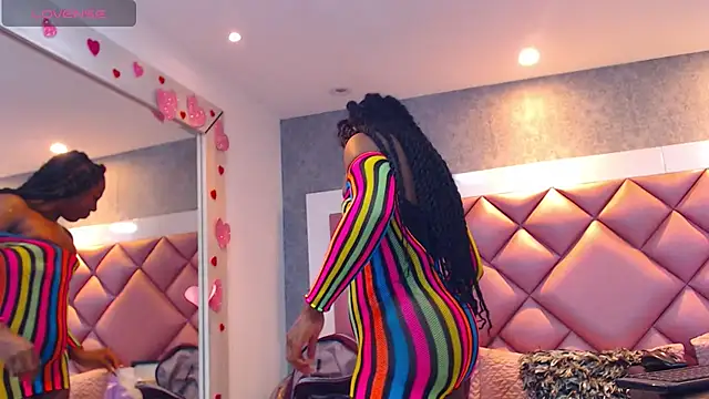 Snapshot of DanielaDuff chatting on 07/13/26, 12:30 DanielaDuff online show from 07/13/26, 12:30