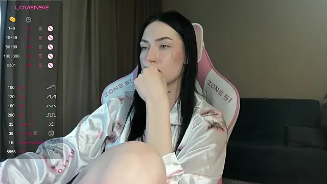 JenniferQueen11 online show from 01/14/25, 07:48