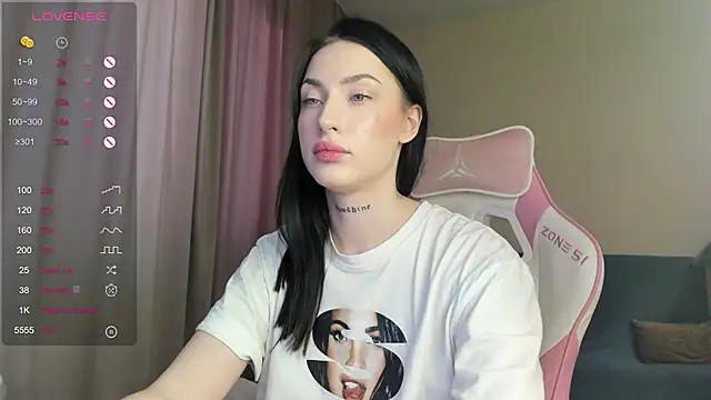 JenniferQueen11 online show from 02/06/25, 09:43