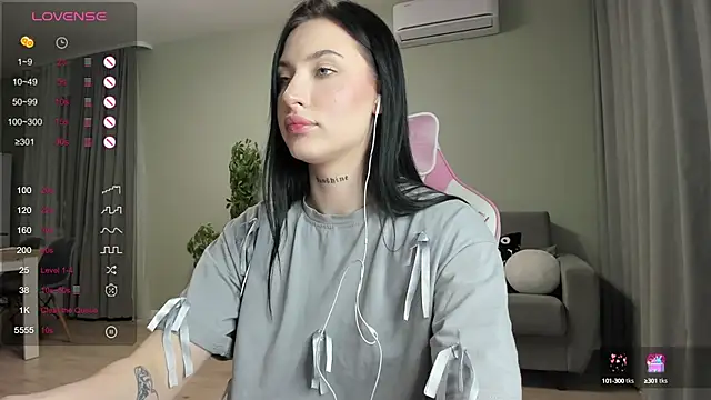 JenniferQueen11 online show from 02/12/25, 01:59