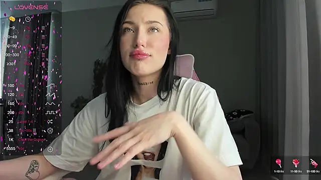 JenniferQueen11 online show from 02/15/25, 08:11