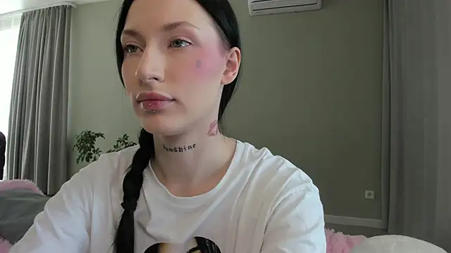 JenniferQueen11 online show from 09/20/25, 06:25