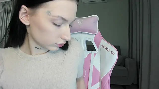 JenniferQueen11 online show from 10/17/25, 11:57