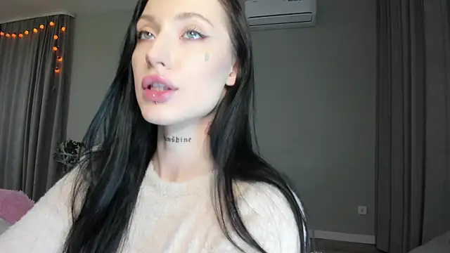 JenniferQueen11 online show from 10/24/25, 01:18