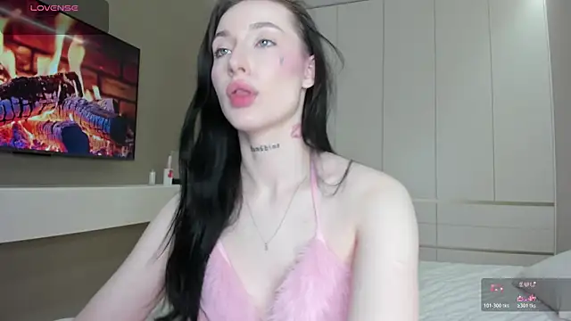 JenniferQueen11 online show from 04/23/26, 06:21