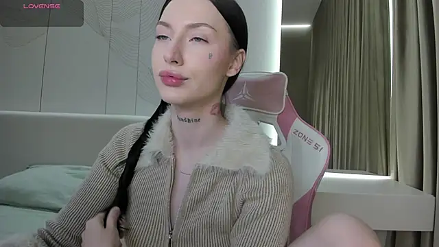 JenniferQueen11 online show from 05/22/26, 08:03