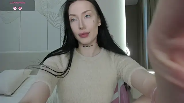 JenniferQueen11 online show from 06/10/26, 02:38