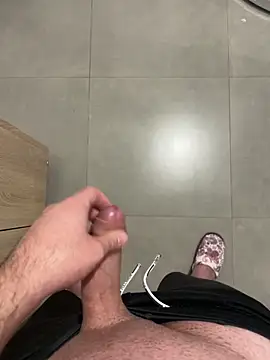 Snapshot of Vld121 chatting on 02/04/25, 08:38 Vld121 online show from 02/04/25, 08:38