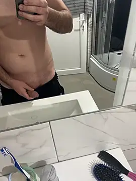 Snapshot of Vld121 chatting on 02/05/25, 07:31 Vld121 online show from 02/05/25, 07:31