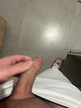 Snapshot of Vld121 chatting on 03/02/25, 07:45 Vld121 online show from 03/02/25, 07:45