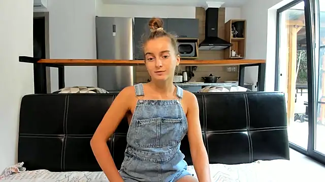 Snapshot of ElizSweet chatting on 10/28/25, 08:18 ElizSweet online show from 10/28/25, 08:18