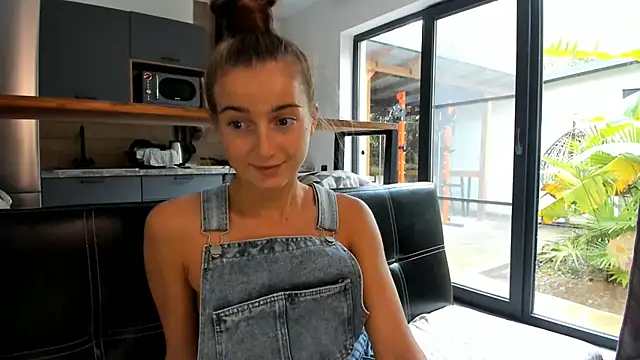 Snapshot of ElizSweet chatting on 11/13/25, 08:46 ElizSweet online show from 11/13/25, 08:46