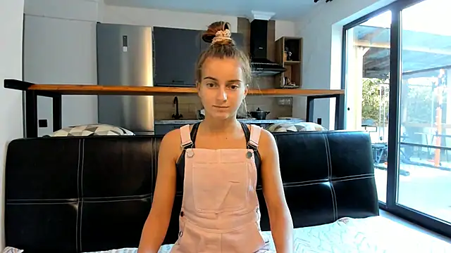 Snapshot of ElizSweet chatting on 12/03/25, 11:41 ElizSweet online show from 12/03/25, 11:41