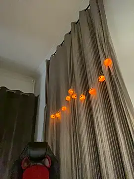 nenalayla online show from 10/02/25, 01:29