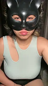 nenalayla online show from 12/16/25, 06:24