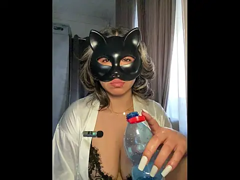 nenalayla online show from 04/18/26, 09:24