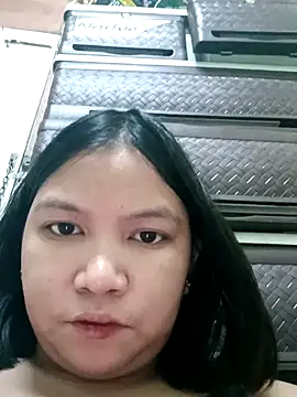 Snapshot of milkytitsmom4u chatting on 09/26/25, 07:07 milkytitsmom4u online show from 09/26/25, 07:07