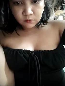 Snapshot of milkytitsmom4u chatting on 10/01/25, 12:27 milkytitsmom4u online show from 10/01/25, 12:27