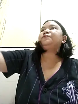 Snapshot of milkytitsmom4u chatting on 10/03/25, 02:30 milkytitsmom4u online show from 10/03/25, 02:30