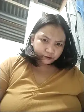 Snapshot of milkytitsmom4u chatting on 11/07/25, 05:02 milkytitsmom4u online show from 11/07/25, 05:02