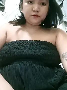 Snapshot of milkytitsmom4u chatting on 12/04/25, 05:54 milkytitsmom4u online show from 12/04/25, 05:54