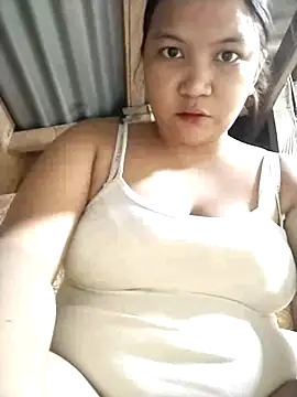 Snapshot of milkytitsmom4u chatting on 02/26/26, 04:50 milkytitsmom4u online show from 02/26/26, 04:50