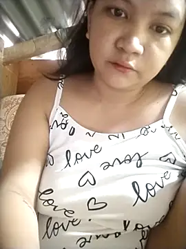 Snapshot of milkytitsmom4u chatting on 03/01/26, 02:57 milkytitsmom4u online show from 03/01/26, 02:57