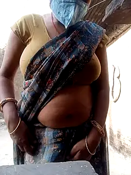 Snapshot of Lattika-Bhabhi chatting on 02/24/25, 11:21 Lattika-Bhabhi online show from 02/24/25, 11:21