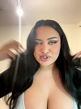 Snapshot of EmiliaPetrova chatting on 10/16/25, 11:17 EmiliaPetrova online show from 10/16/25, 11:17