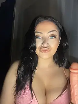Snapshot of EmiliaPetrova chatting on 07/19/26, 10:24 EmiliaPetrova online show from 07/19/26, 10:24