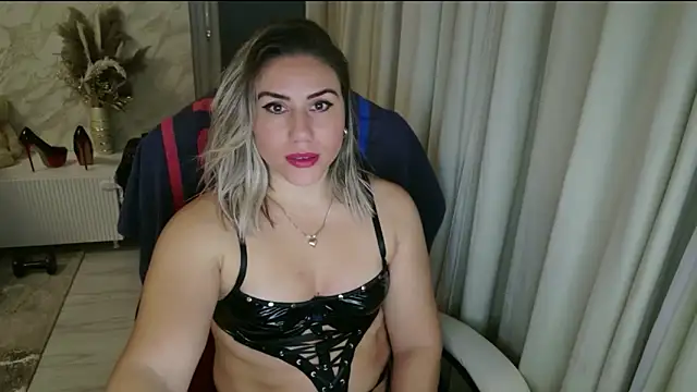 Snapshot of Annyfit4you chatting on 11/11/25, 03:17 Annyfit4you online show from 11/11/25, 03:17