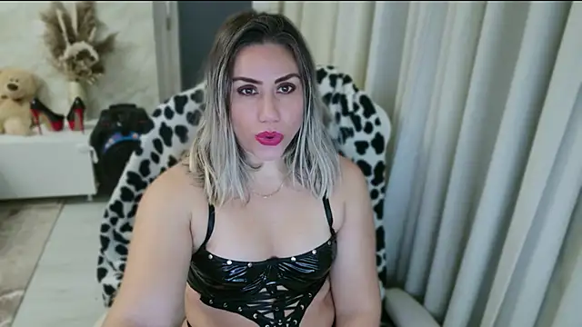 Snapshot of Annyfit4you chatting on 12/02/25, 04:51 Annyfit4you online show from 12/02/25, 04:51