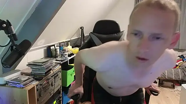 Snapshot of sexmenlion chatting on 10/05/25, 08:40 sexmenlion online show from 10/05/25, 08:40