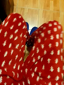 feet toes online show from 11/12/25, 12:55