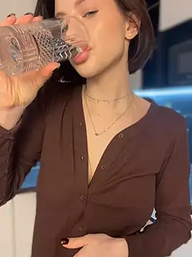 Camilla Railian online show from 01/04/25, 01:31