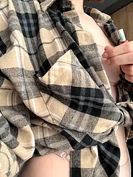 Camilla Railian online show from 09/28/25, 12:21